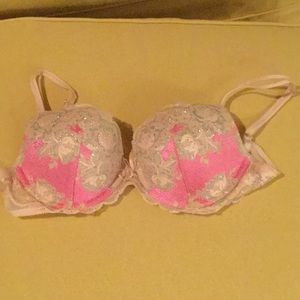 Victoria Secrets Very Sexy push-up bra